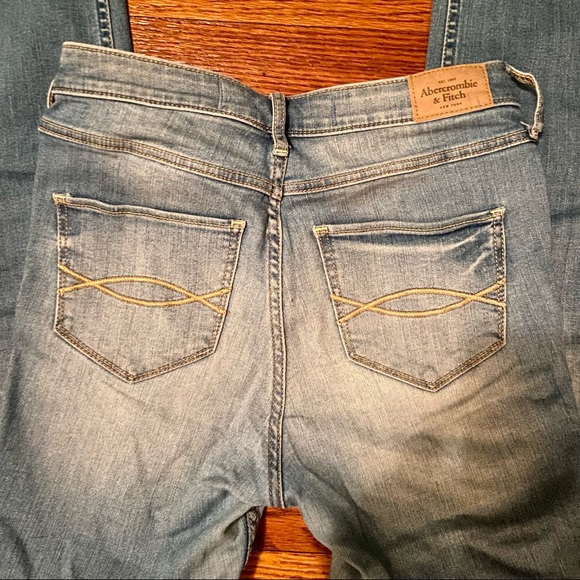 Abercrombie & Fitch Light Wash Skinny Jeans 4 - Picture 8 of 8